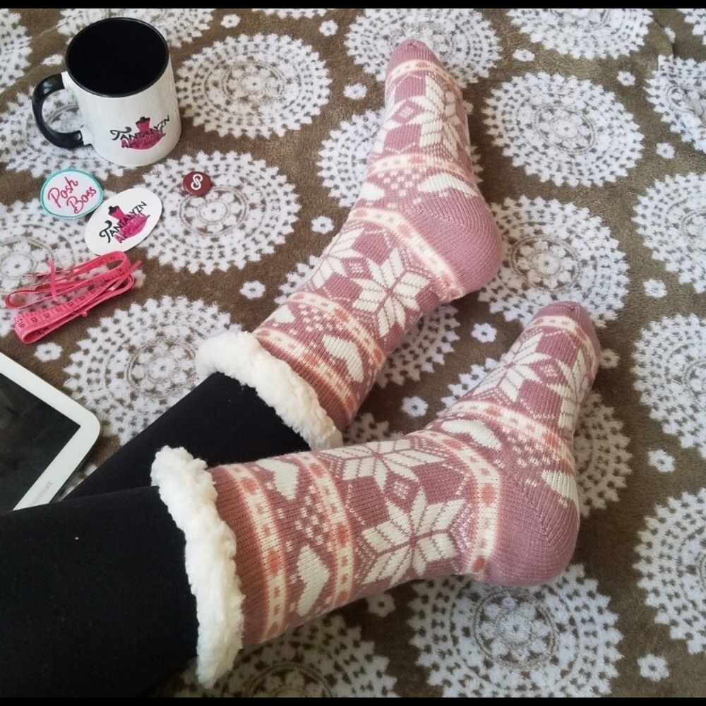 PINK/PURPLE AND CREAM SLIPPER SOCKS